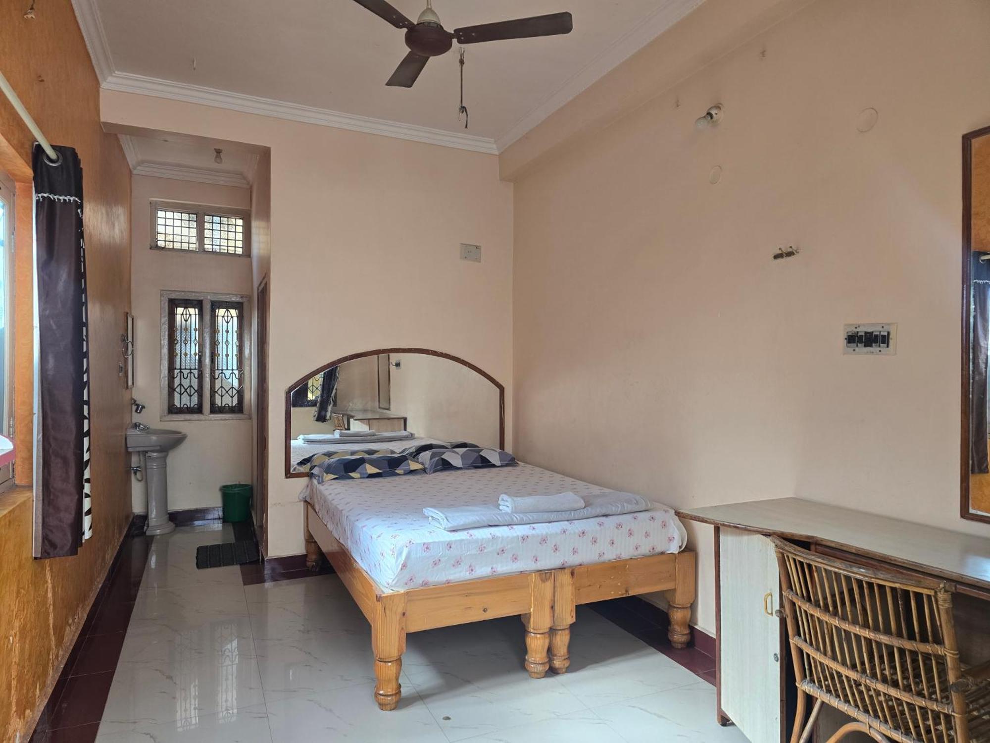 Lakshmi Heritage Tourist Home Hampi Exterior foto