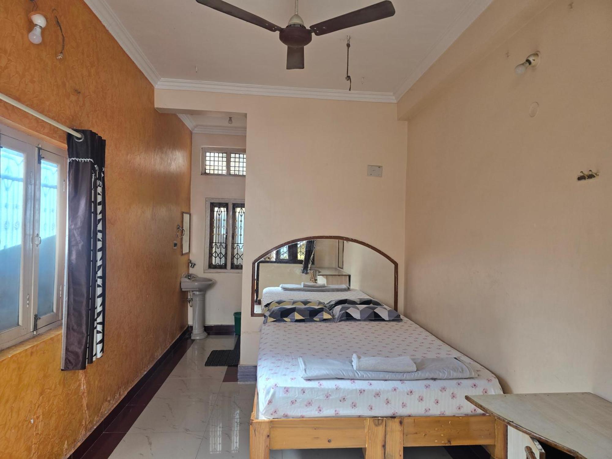 Lakshmi Heritage Tourist Home Hampi Exterior foto